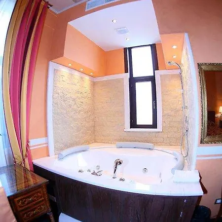 Vigo Hotel 4*