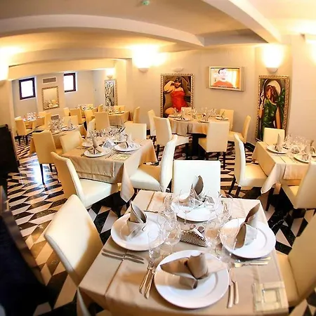 Vigo Hotel 4*