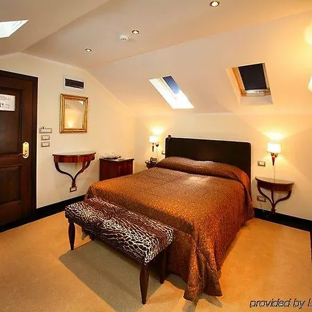 Vigo Hotel 4*